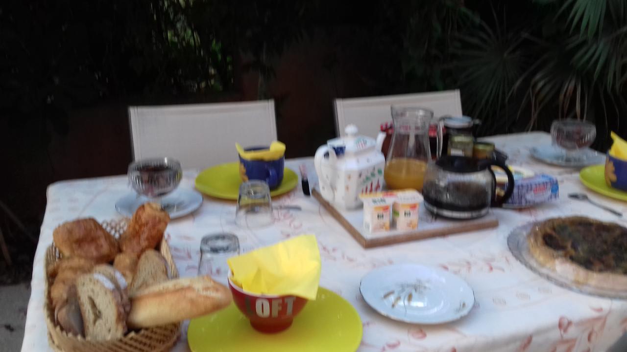 Bois Joli Acomodação com café da manhã Hyères Exterior foto